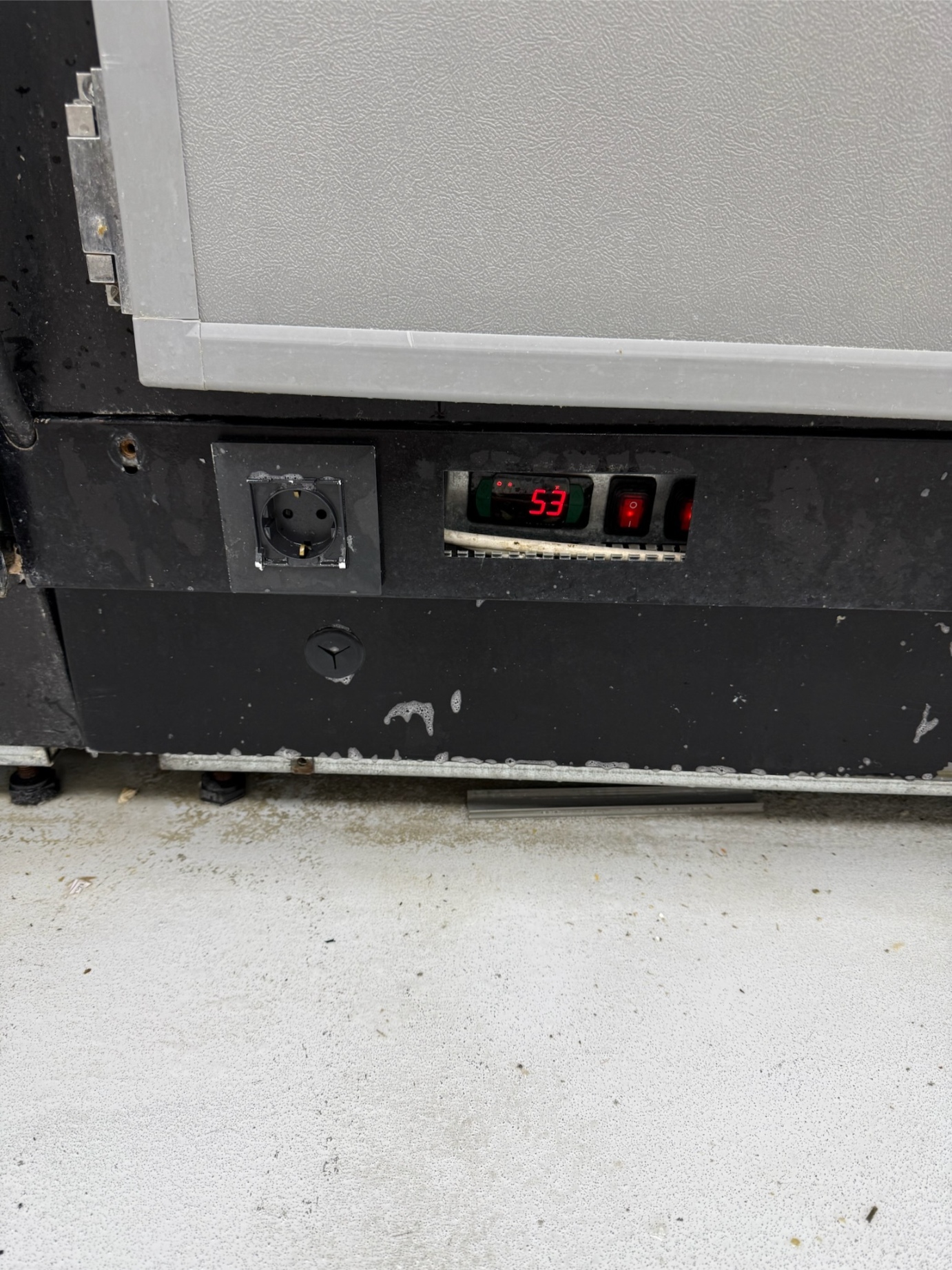 Temperature controller reading 53°F high-temp alarm — Rock Hard emergency diagnosis